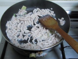 鲜菇肉丝茄汁面的做法步骤：2