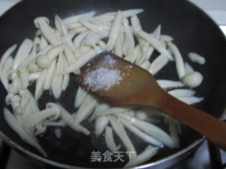 鲜菇肉丝茄汁面的做法步骤：2