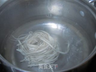 鲜菇肉丝茄汁面的做法步骤：2