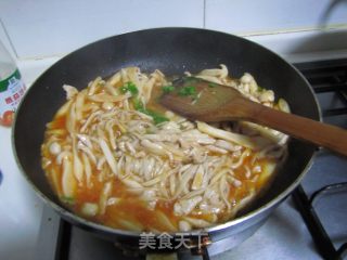 鲜菇肉丝茄汁面的做法步骤：2