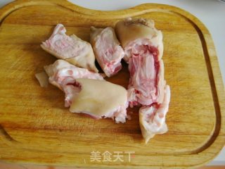 猪蹄子烧五花肉的做法步骤：5