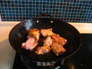 猪蹄子烧五花肉的做法步骤：5
