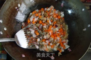 新疆羊肉抓饭的做法步骤：2