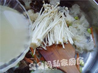 金针炒双耳的做法步骤：4
