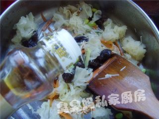 金针炒双耳的做法步骤：4