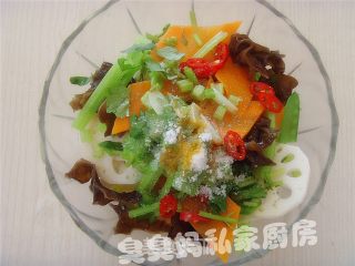 拌水芹香的做法步骤：2