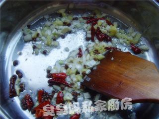 麻辣小螃蟹的做法步骤：2