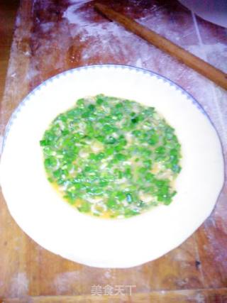 韭菜鸡蛋煎饼的做法步骤：3