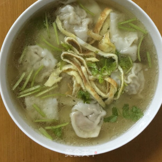 大骨汤鲜虾香菇青菜肉馄饨的做法