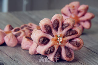 脆卟卟----豆沙菊花酥的做法