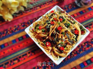 葱油干煸鸡丝拌面的做法
