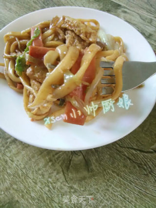 香肠甘蓝炒面的做法