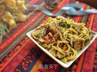 奶香牛油果酱鸡肉意面的做法