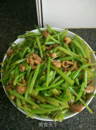 芹菜炒鸡肉的做法
