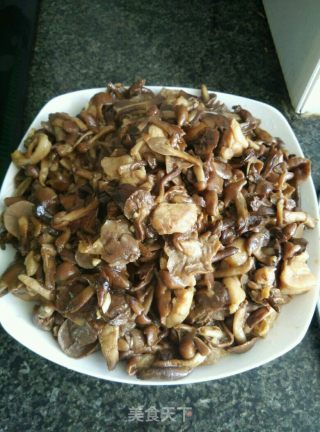 蘑菇炒鸡肉的做法