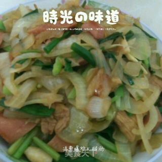 洋葱爆炒火腿肠的做法