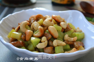 腰果莴笋肉丁的做法
