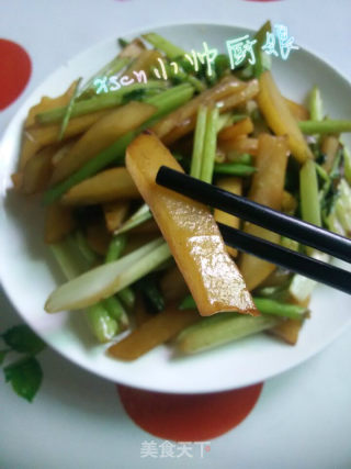 芹心土豆条的做法