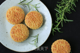 蛋黄莲蓉月饼的做法