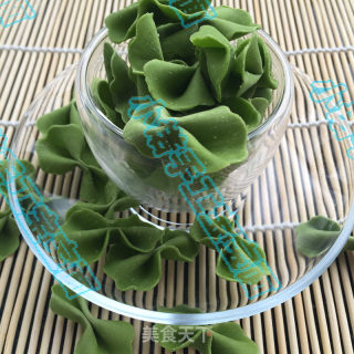 宝宝美食---菠菜蝴蝶面的做法