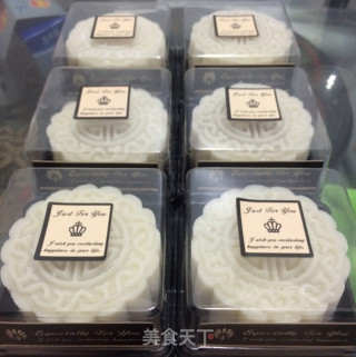 莲蓉蛋黄冰皮月饼的做法