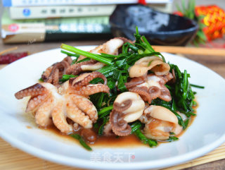 八爪鱼炒韭菜的做法