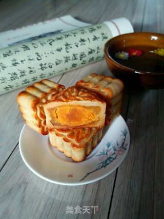 传统蛋黄莲蓉月饼（50克/个）的做法