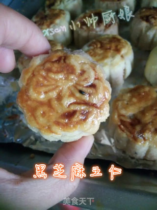 黑芝麻五仁月饼~50克的做法