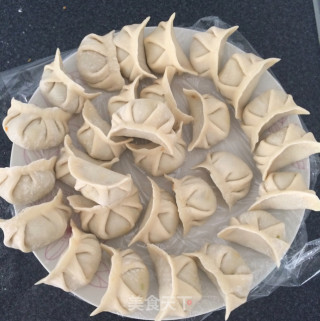 嫩洋葱木耳胡萝卜饺子的做法
