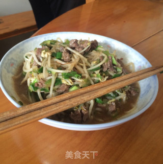 牛肉炒豆芽的做法