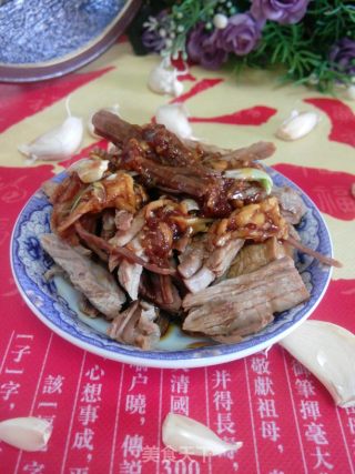 手撕猪腿肉的做法