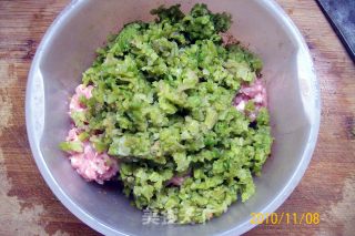 芹菜鲜肉中餐包的做法步骤：7