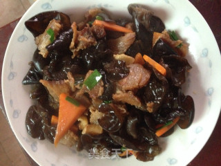 木耳酱肉的做法