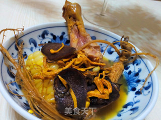 人参鹿茸鸡腿玉米虫草汤的做法