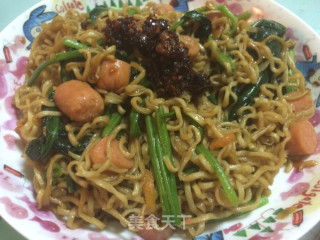 菠菜火腿炒面的做法