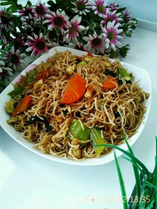 蔬菜蛋炒面的做法