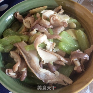 青笋烧猪肚的做法