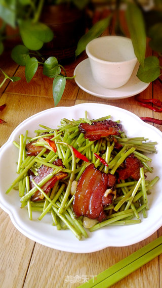 藜蒿炒腊肉的做法