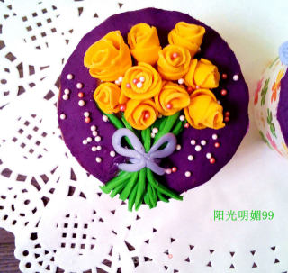 花朵翻糖纸杯蛋糕的做法
