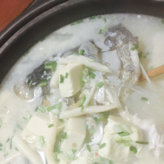 鱼头炖豆腐的做法