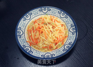 胡萝卜炒土豆丝的做法