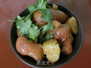 土豆烧猪脚家常做法的做法