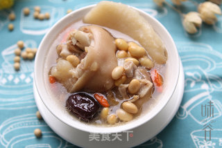 红枣猪蹄黄豆汤的做法