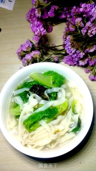 上班族快手瘦身晚餐——紫菜生菜宽面的做法