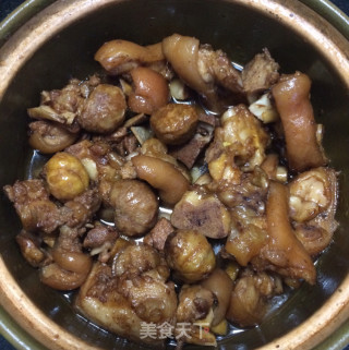 板栗焖猪蹄的做法