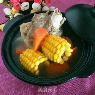 胡萝卜玉米大骨汤的做法