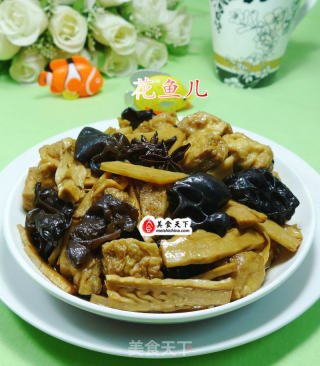 黑木耳小油豆腐烧水笋的做法