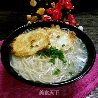 葱油鸡蛋面的做法