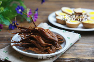 豆干鸡蛋卤鸭舌的做法