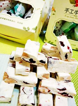 蔓越莓杏仁牛轧糖的做法